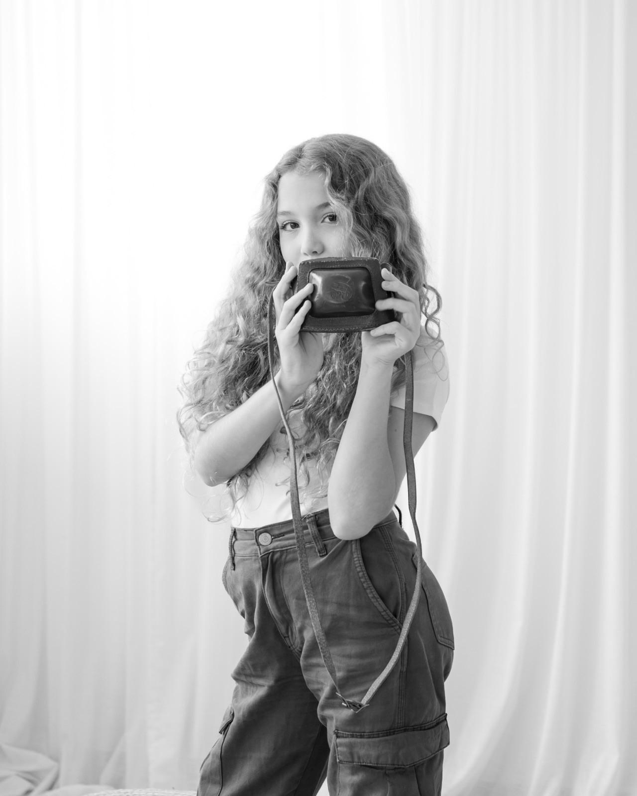 נערת בת מצווה בצילומי חוץ